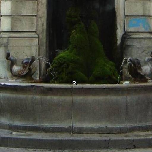 Fontana dei pesci in Largo Campo